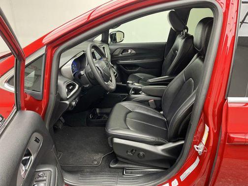 2025 Chrysler Pacifica L