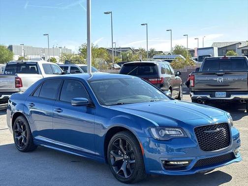 2022 Chrysler 300 Touring L