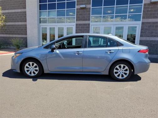 Photo 3 of 21 of 2020 Toyota Corolla LE