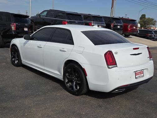 2022 Chrysler 300 Touring