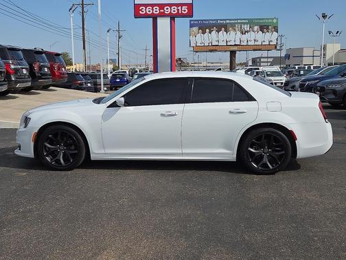 2022 Chrysler 300 Touring