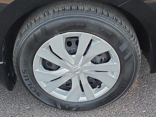 Super Black 2024 Nissan Versa 1.6 S