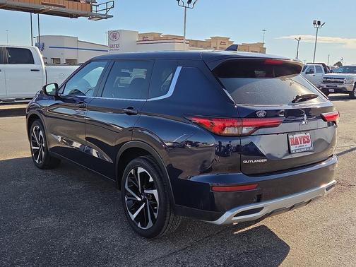 Cosmic Blue Metallic 2024 Mitsubishi Outlander SE