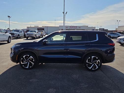 Cosmic Blue Metallic 2024 Mitsubishi Outlander SE