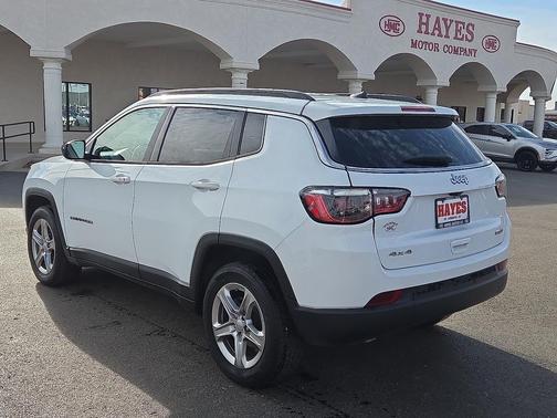 Bright White Clearcoat 2024 Jeep Compass Latitude