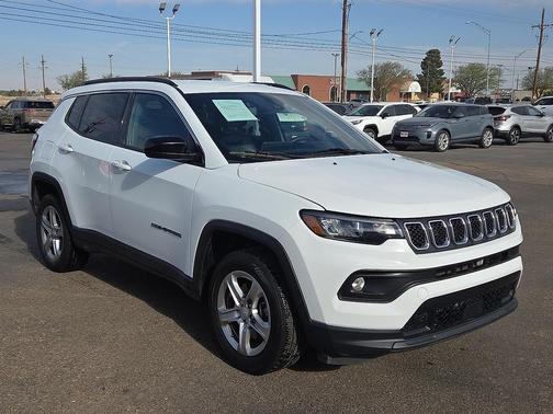 Bright White Clearcoat 2024 Jeep Compass Latitude