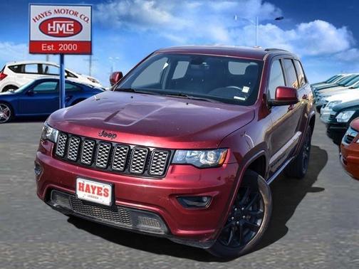 Photo 1 of 16 of 2017 Jeep Grand Cherokee Altitude