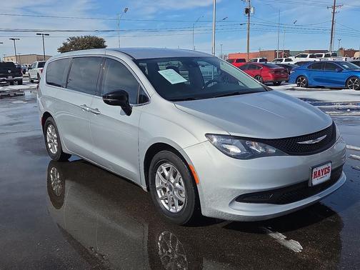 2024 Chrysler Voyager LX