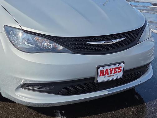 2024 Chrysler Voyager LX