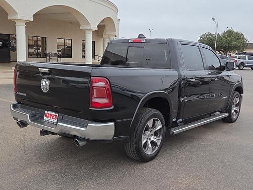 Diamond Black Crystal Pearlcoat 2022 RAM 1500 Laramie