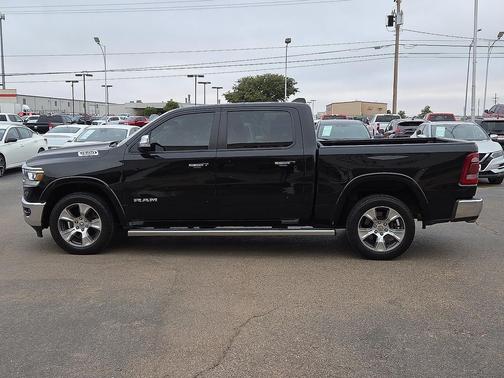 Diamond Black Crystal Pearlcoat 2022 RAM 1500 Laramie