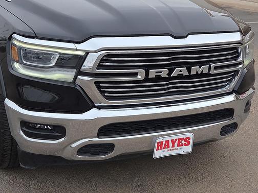 Diamond Black Crystal Pearlcoat 2022 RAM 1500 Laramie