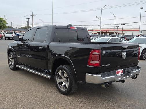 Diamond Black Crystal Pearlcoat 2022 RAM 1500 Laramie