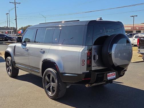 2023 Land Rover Defender 130 X-Dynamic SE