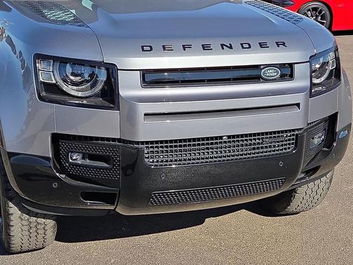 2023 Land Rover Defender 130 X-Dynamic SE