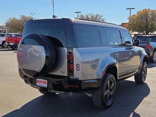 2023 Land Rover Defender 130 X-Dynamic SE