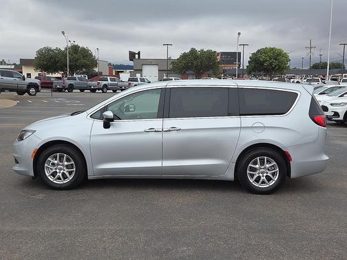 Silver Mist Clearcoat 2023 Chrysler Voyager LX