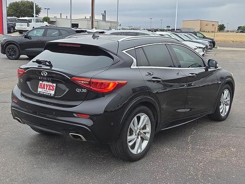 Black 2017 INFINITI QX30 Premium