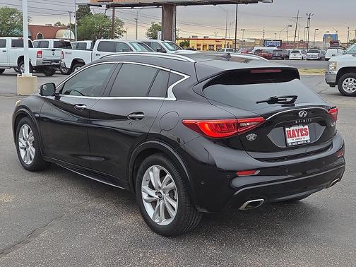 Black 2017 INFINITI QX30 Premium