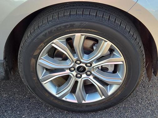 2024 Ford Edge Titanium