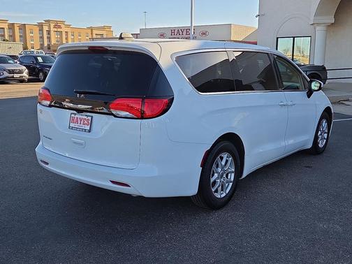 2023 Chrysler Voyager LX