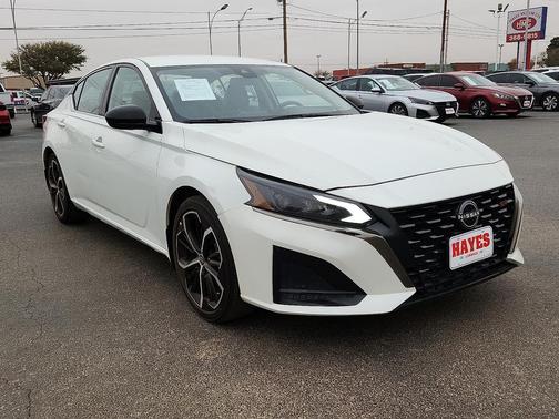 Pearl White Tricoat 2024 Nissan Altima SR FWD