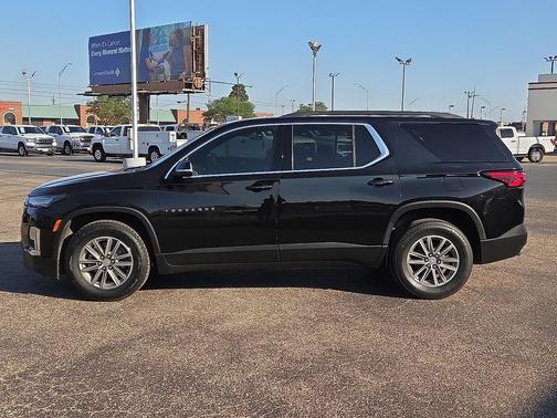 Black Metallic 2023 Chevrolet Traverse LT Cloth