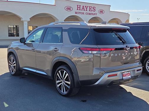 2024 Nissan Pathfinder Platinum FWD