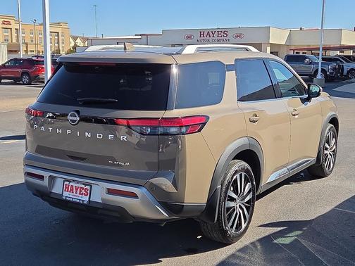 2024 Nissan Pathfinder Platinum FWD