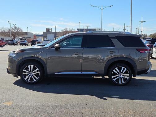 2024 Nissan Pathfinder Platinum FWD