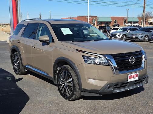 2024 Nissan Pathfinder Platinum FWD