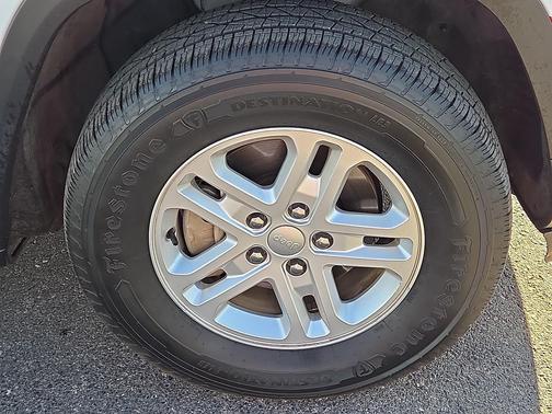 2023 Jeep Grand Cherokee Laredo