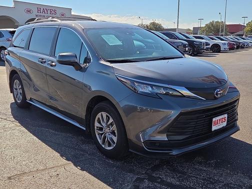 2025 Toyota Sienna LE