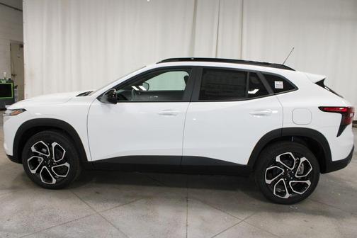 Summit White 2026 Chevrolet Trax 2RS