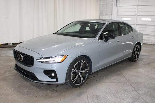 Metallic 2024 Volvo S60 B5 Core Dark Theme