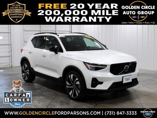 2024 Volvo XC40 B5 Plus Dark Theme