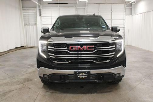 Onyx Black 2022 GMC Sierra 1500 SLT