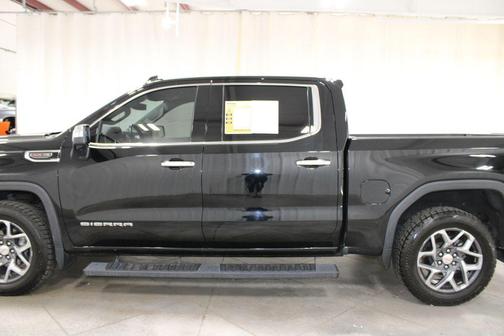Onyx Black 2022 GMC Sierra 1500 SLT
