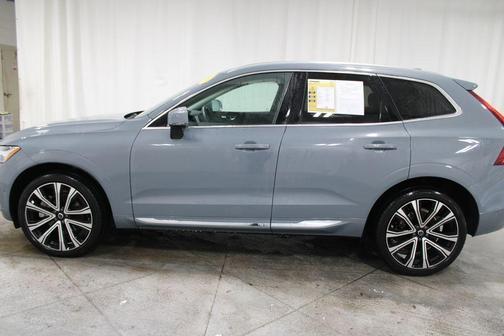2023 Volvo XC60 B6 Ultimate Bright Theme