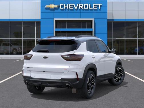 Iridescent Pearl Tricoat 2026 Chevrolet Trailblazer RS