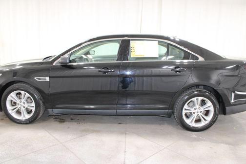 Shadow Black 2018 Ford Taurus SE