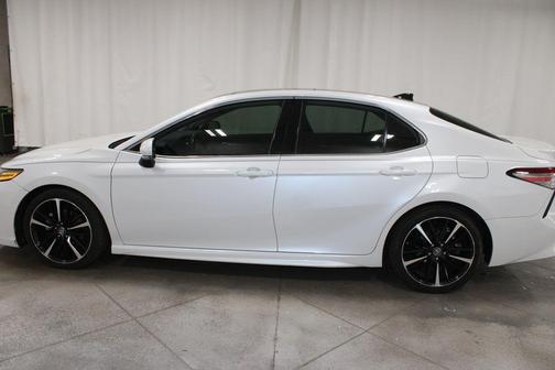 Wind Chill Pearl 2019 Toyota Camry XSE