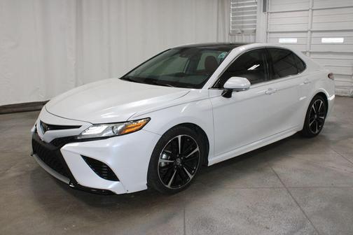 Wind Chill Pearl 2019 Toyota Camry XSE