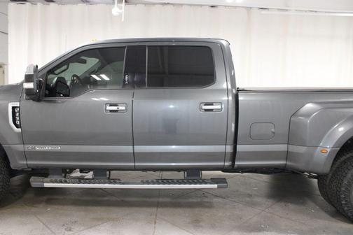 Magnetic Metallic 2019 Ford F-350 Lariat Super Duty