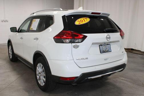 Glacier White 2017 Nissan Rogue SV