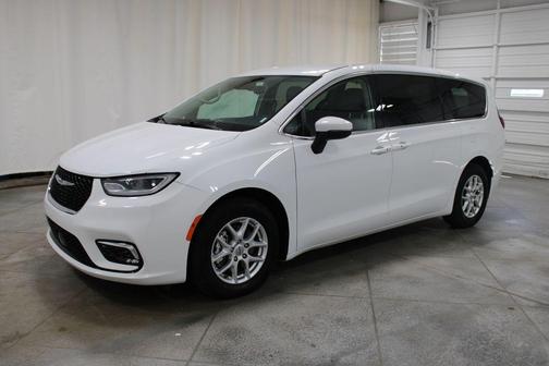 2023 Chrysler Pacifica Touring-L