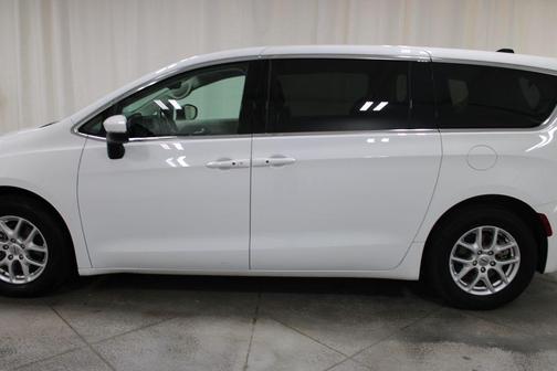 2023 Chrysler Pacifica Touring-L