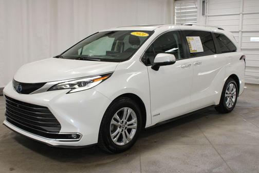 Blizzard Pearl 2021 Toyota Sienna