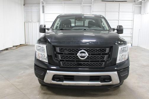 2022 Nissan Titan SV