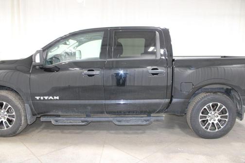 2022 Nissan Titan SV